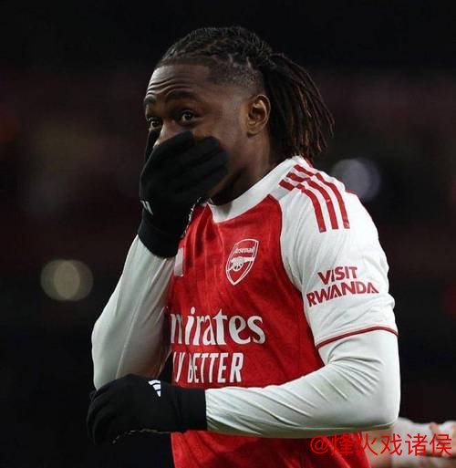 埃泽踢疯了！北伦敦德比首战戴帽，47年第一人，7战热刺轰6球